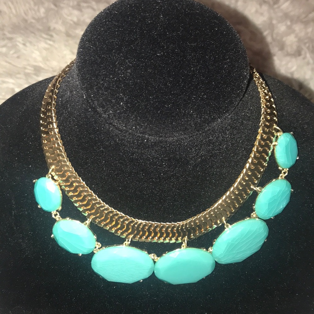 ✨Tasha statement blue goldtone necklace.✨✨✨✨✨
